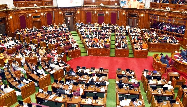 اتر پردیش اسمبلی میں جمعرات کو مالی سال 2025-26 کے لیے 8 لاکھ 8 ہزار 736.60 کروڑ روپے کا بجٹ پیش