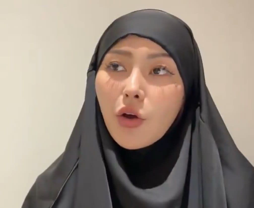 جاپان کی سابقہ اداکارہ رائے لل بلیک نے اسلام قبول کر لیا ہے